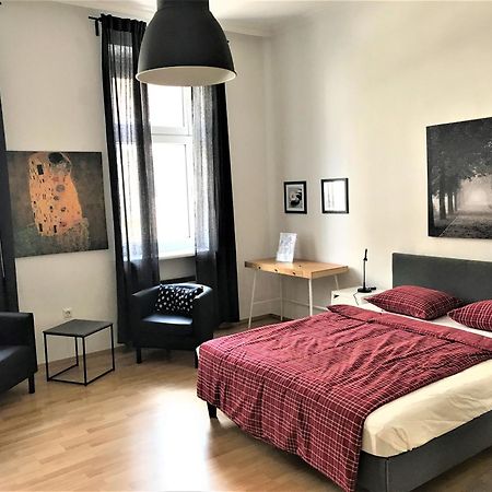Studio & Apartments Near Reumannplatz Wien Exteriör bild